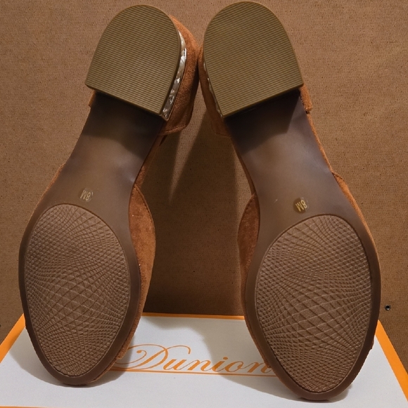Elegant Tan Peep-Toe Flats - Picture 8 of 10